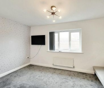 3 bedroom semi-detached house to rent - Photo 4