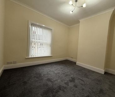 2 bedroom end of terrace house to rent - Photo 4