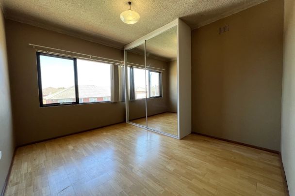 Spacious Unit - Conveniently Located - Photo 1
