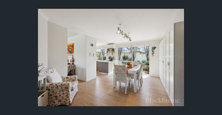 Light-Filled, Cozy Home in a Prime Claremont Location - Photo 5