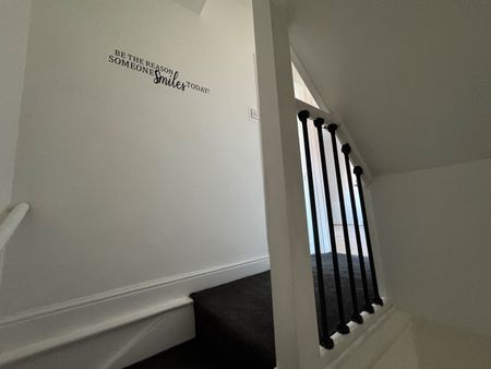 2 Bed Terraced House, Swallow Mount, LS12 - Photo 5