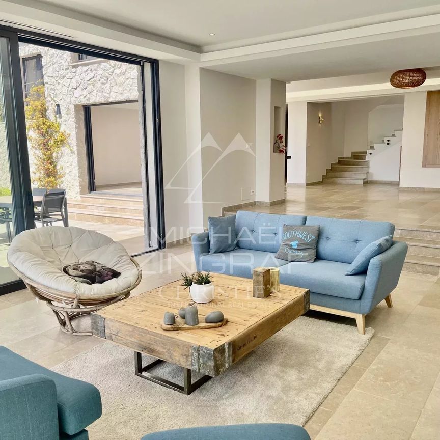 Proche Saint-Paul de Vence - Superbe propriété entièrement rénovée avec vue mer - 5 chambres - Photo 1