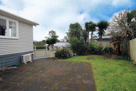 Unit 1, 1 Wattle Road, Sunnyvale, Auckland - Photo 3