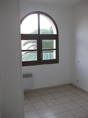 Location Appartement 2 pièces 35m² SETE 34200 - Photo 2