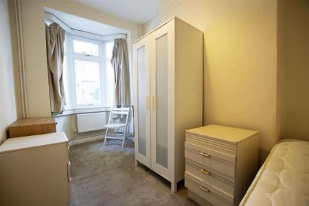 4 bedroom terraced house to rent - Photo 4