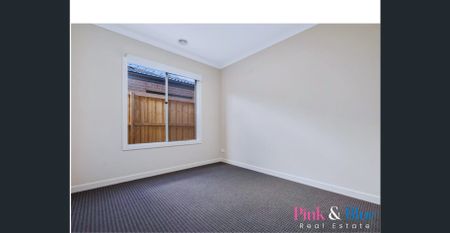 Family Home for Rent Close to Rockbank Train Station ! - Photo 2