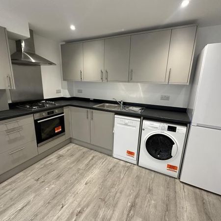 6 Barge Drive, Greater London, UB2 - Photo 3