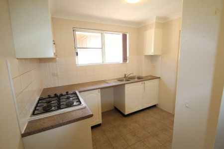 Modern & Convenient Living in Hurstville - Photo 4