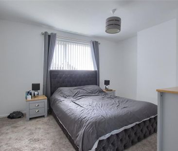 2 bedroom end of terrace house to rent - Photo 3