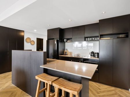 Fully Furnished High End Apartment - Fantastic Location - Photo 5