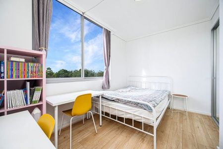 Stunning 2 Bedroom Apartment with Study - Photo 5