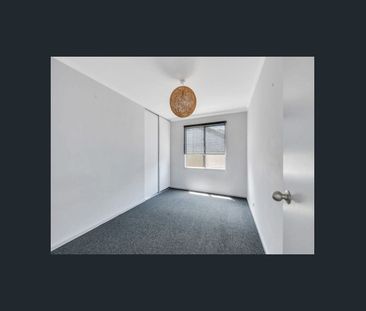 Family home in a great location - Photo 3