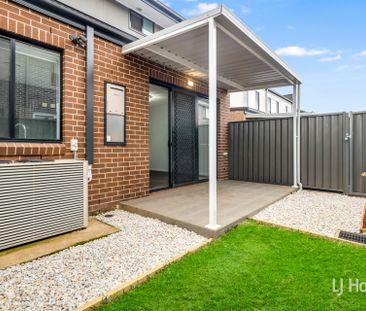 Beautiful 3 Bedroom Townhouse in Riverstone! - Photo 2