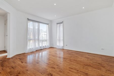 Three bedroom townhouse in the heart of Croydon - Photo 5