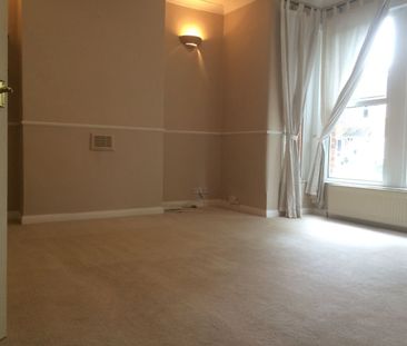 2 Bed Flat, Sydenham, SE26 - Photo 2