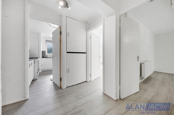 3 bedroom flat to rent - Photo 1