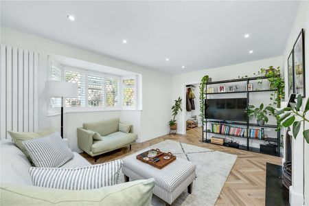 Located in the beautiful village of Pyrford, this lovely home offers flexible accommodation across two floors, complemented by a generous private rear garden backing onto woodland. - Photo 4