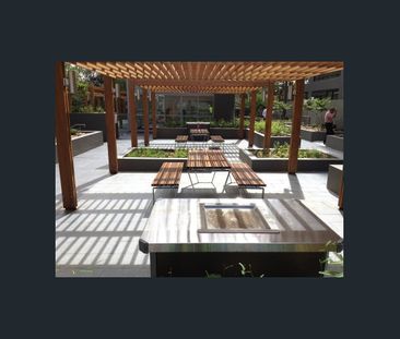 Modern 1 Bedroom Apartment - Photo 4