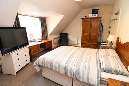 1 bedroom in a house share to rent - Photo 2