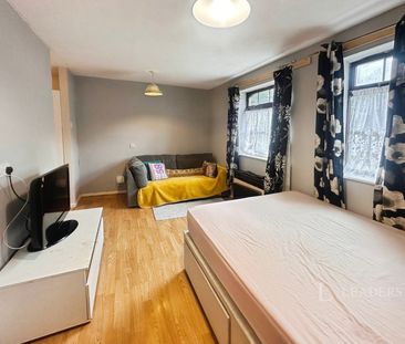 studio to rent Rea Valley Drive, B31 - Photo 1