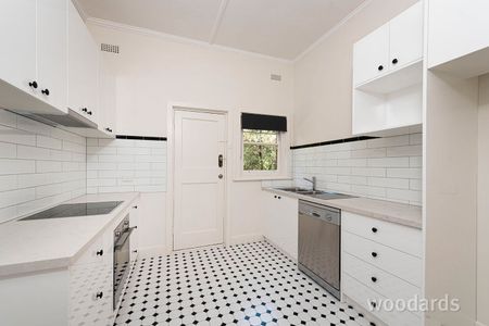 Gorgeous and Meticulously Renovated Residence - Photo 4