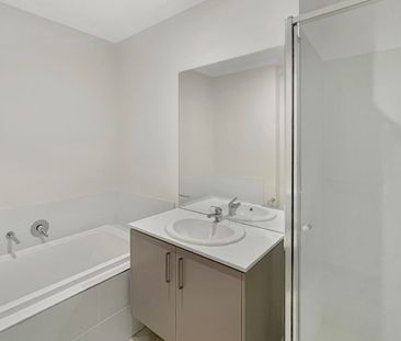 🏡 4-Bedroom Townhouse - Photo 5