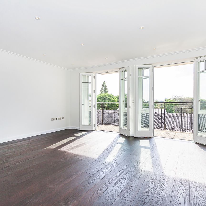 Higham House West, Carnwath Road, Fulham, London, SW6 - Photo 1