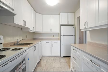 For Lease - 131 Edgehill Drive Unit# O5, Barrie, Ontario - Photo 4