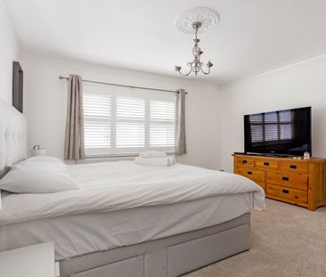 4 bedroom end of terrace house to rent - Photo 3