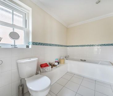 4 bedroom detached house to rent - Photo 4