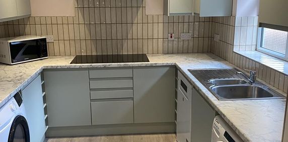 9 bedroom terraced house to rent - Photo 2