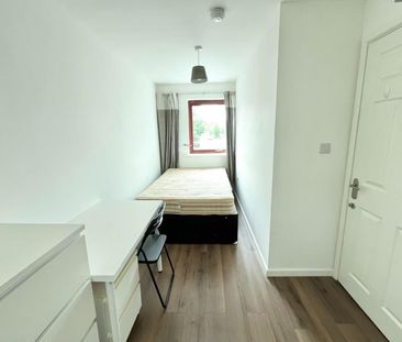 1 bedroom Flat To Let - Photo 3