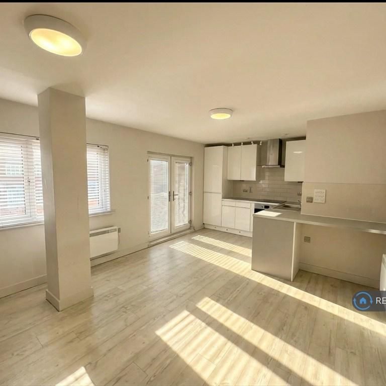 1 bedroom flat to rent - Photo 1