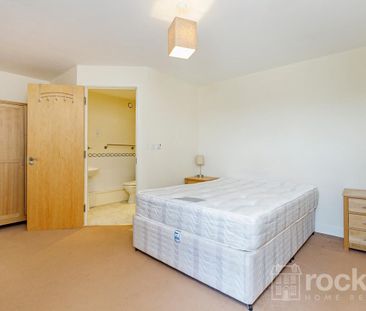 2 bed Flat to rent in Windsor Court, No. 1 London Road, ST5 - Photo 4