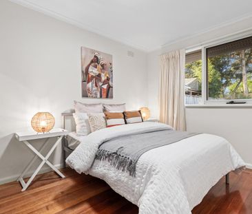 Charming Family Home in Mount Waverley Secondary School and Burwood... - Photo 3