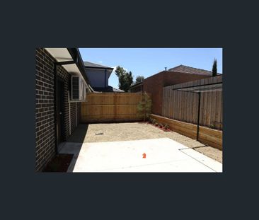 New generation studio living - at its best! Private bathroom, utili... - Photo 2