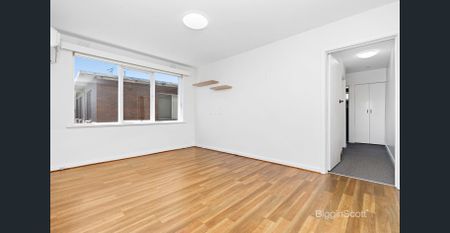 LIGHT AND BRIGHT TWO BEDROOM APARTMENT IN LEAFY HAWTHORN! - Photo 3