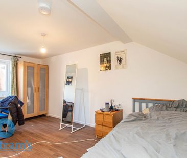 References Pending - 6 bed Semi-Detached House - Photo 6