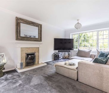 Set in the heart of town, this modernised family home benefits from easy access to all the amenities Sevenoaks town has to offer. - Photo 2