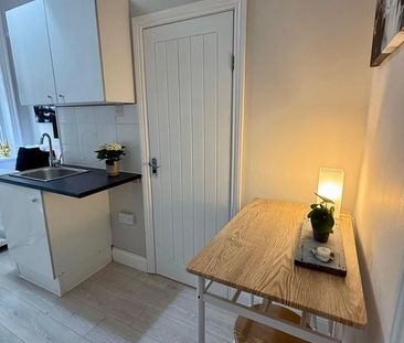 Studio Flat, Linden Mansions, N6 - Photo 5