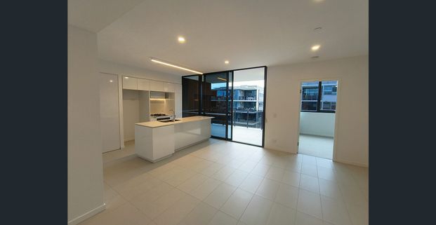 $840 | TWO BEDROOM APARTMENT - Photo 1