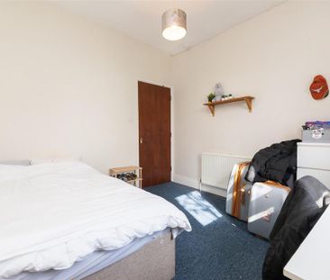 3 bedroom flat to rent - Photo 4