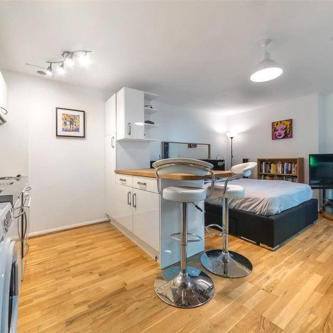 Studio to rent - Photo 1