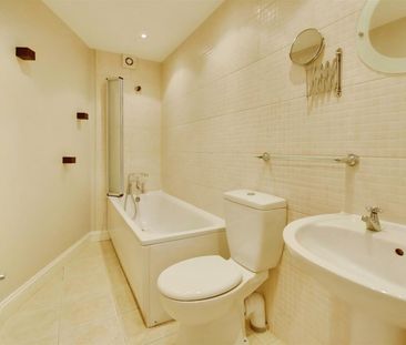 HEMEL HEMPSTEAD - Photo 2