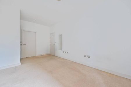 3 bedroom flat to rent - Photo 3