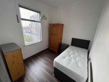 4 bedroom terraced house to rent - Photo 5