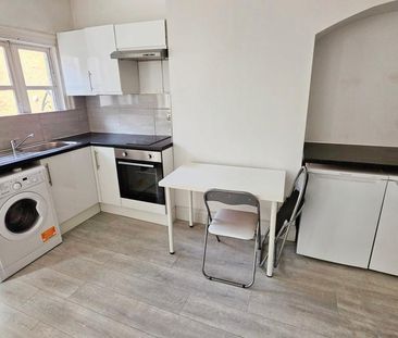 Studio to rent - Photo 2