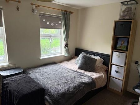 4 bedroom terraced house to rent - Photo 4