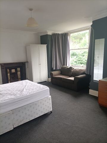 6 Bed Detached House, Devonshire Promenade, NG7 - Photo 4