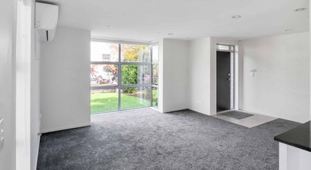 Spacious 4 bedroom home! - Photo 2